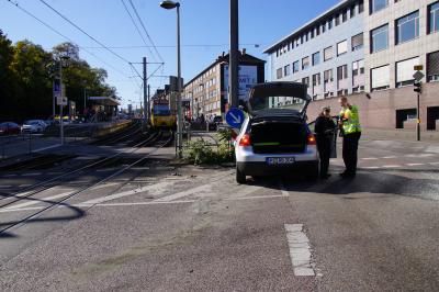 Stuttgart Bad Cannstatt: PKW kollidiert mit Stadtbahn
